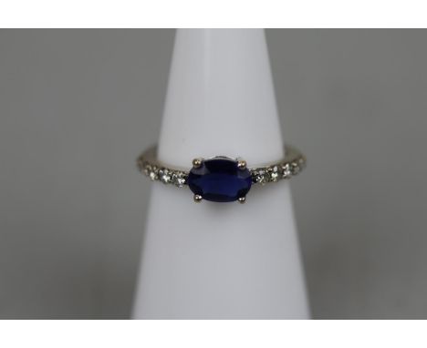 18ct white gold sapphire and diamond ring - Approx. size: K 