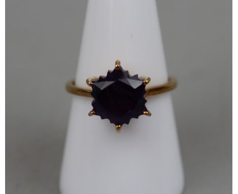 Gold amethyst set ring - Approx. size: P 