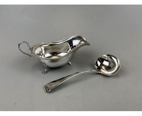 Hallmarked silver sauce boat and ladle - Approx. weight 149g 