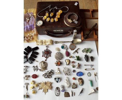 Vintage silver and other brooches to include a silver Scottish hardstone brooch with amber coloured central cabochon, bar and