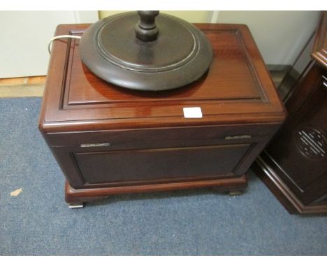 AN ORIENTAL HARDWOOD OCTAGONAL SHAPED PEDESTAL with cupboards together with a hardwood lift top trunk on moulded legs 