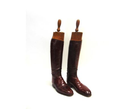 A PAIR OF GENT'S BROWN LEATHER HUNTING BOOTS with trees by 'Tom Hill, London SW1'