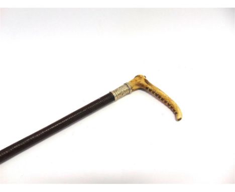 A GENTS HUNTING WHIP with horn grip, plated collar and plaited leather shaft and thong