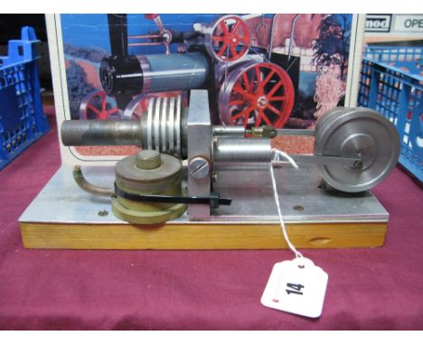 A Single Cylinder Machined Horizontal Hot Air Engine, flywheel 5cm Diameter, base 23cm x 9cm. 