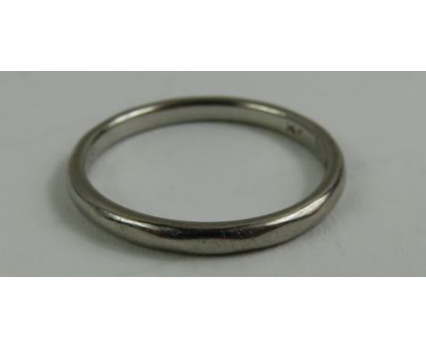 A wedding ring marked 'PLATINUM', finger size M 1/2, 2.9g gross