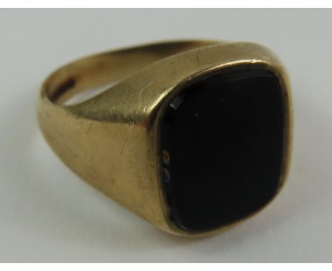 A 9ct gold black onyx signet ring, finger size P 1/2, 4.3g gross