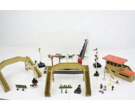 Quantity of Hornby Dublo trackside accessories to include footbridge plus vintage metal trackside items 