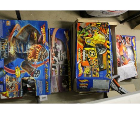 Five boxed Mattel Hot Wheels play sets to include Gorilla Attack, Alien Attack, Super Crash, Crash Dummies and Slime Arena, u