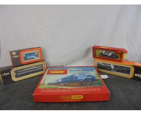 Five boxed OO gauge model railway to include Lima 3002L SNCF 2-8-2 locomotive with tender, Lima 8034L engine, Lima 3160 Ford 