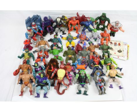 34 Original Mattel He Mn Masters of the Universe figures with many accessoires, to include Skeletor, He Man, Moss Man, Beast 