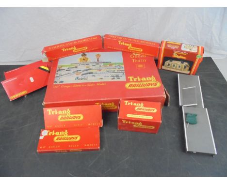 Group of boxed Triang and Hornby model railway to include R3 Goods Train set, R519 Engine Shed, R60 Ticket Office, 2 x coache