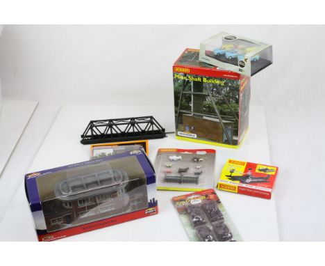 Seven boxed / carded OO gauge model railway accessories to include boxed Hornby Skaledale Mine Shaft Building, Bachmann Art D