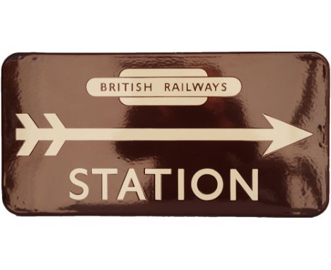 British Railways Western Region enamel Station Direction Sign with totem at top, right facing arrow, 21 inches x 10.5 inches 