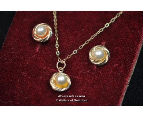*Fine curb chain necklace,  9ct yellow gold pearl &amp; studs earrings G806 27B (Lot subject to VAT)