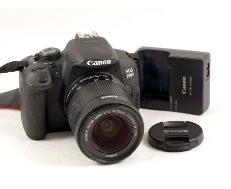 Canon 700D 18mp Digital SLR with EF-S 18-55mm f3.5-56 IS (Image Stabilised) Lens. With battery and Charger. (condition 4/5E).