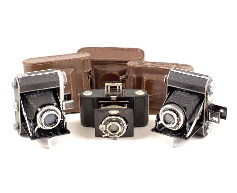 Group of Three Uncommon Minolta Cameras. Comprising Semi Minolta II (blades slow hence condition 6F); Semi Minolta IIIA (cond