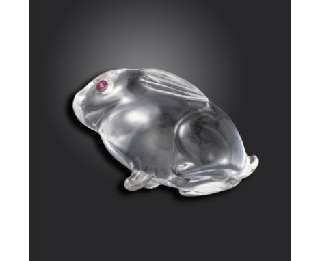 An early 20th century carved rock crystal seated rabbit, in the style of Fabergé, cabochon red stone eyes in rubover mounts, 