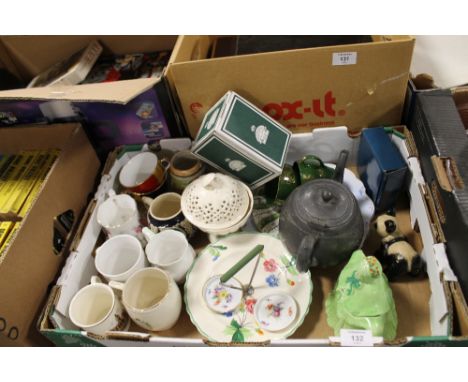 A TRAY OF ASSORTED CERAMICS TO INCLUDE ROYAL WORCESTER PLUS A TRAY OF VINTAGE BOARD GAMES AND JIGSAWS