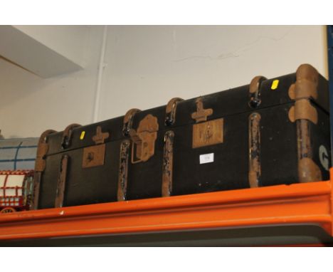 A LARGE VINTAGE 'DRAWCO' TRUNK