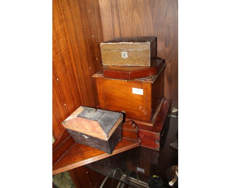 A SELECTION OF TREEN TO INCLUDE TEA CADDY, BOXES ETC
