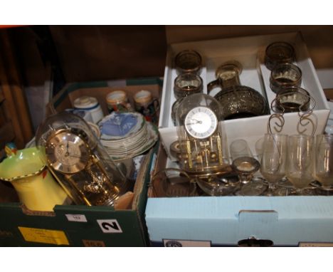 A TRAY OF CERAMICS TO INCLUDE WADE TOGETHER WITH A BOX OF GLASSWARE TO INCLUDE A VINTAGE ITALIAN WATER JUG SET, DOME TOPPED M