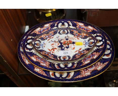 THREE VINTAGE ROYAL CROWN DERBY DISHES