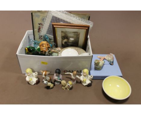 A QUANTITY OF SMALL CERAMIC FIGURES TO INCLUDE WADE, WEDGWOOD ETC