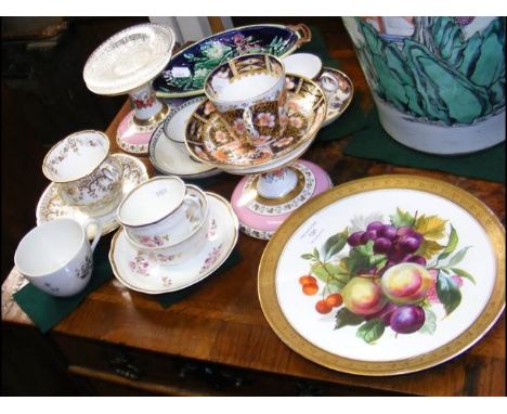 Various collectable ceramic ware, including cups and saucers 