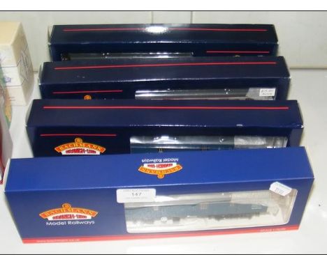 Four boxed Bachmann carriages 