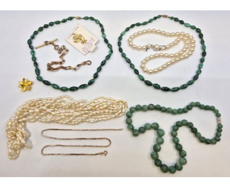 An 8ct. gold chain, length 43cm (3.8g), together with two graduated malachite bead necklaces, each length 46cm, a graduated g