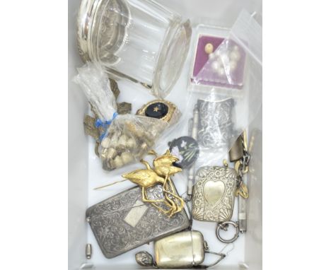 Vintage A mixed lot of silver and yellow metal jewellery To include a flamingo brooch, a card case, a group of yellow metal m