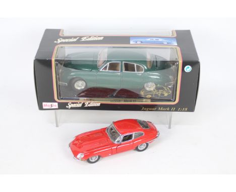 Franklin Mint, Maisto - Two diecast 'Jaguar' model vehicles. Lot consists of an unboxed Franklin Mint 1:24 scale Jaguar E Typ