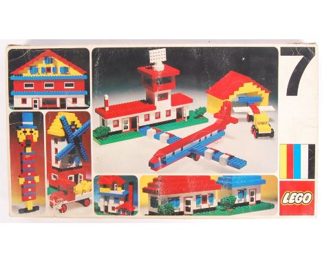 An original vintage 1976 issued Lego ' Basic Building Set ' No. 7 . Contents unchecked (but full). Within the original box.&n