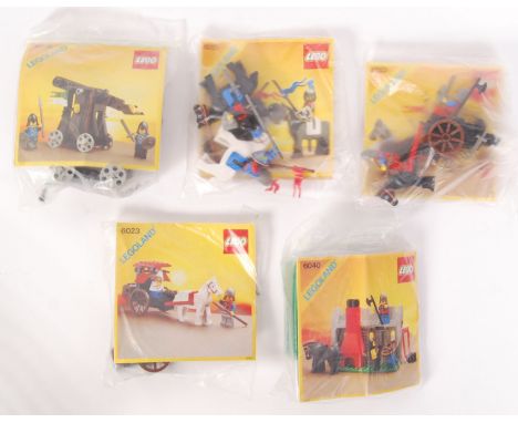 A good collection of 5x original vintage 1980's Lego Legoland ' Knights ' series sets. All unboxed, but with instructions. Al
