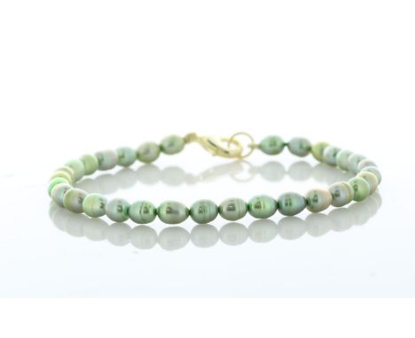4.5 - 5.0mm freshwater cultured pearl bracelet with a gold plated clasp.
Pearl quality AAA. This bracelet is 7.5 inches long.