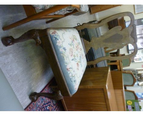An early 20thC Queen Anne style walnut framed side chair, having a shell carved and marquetry splat, the tapestry upholstered