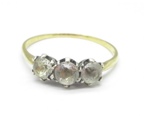 An 18ct gold, three stone ring, 1.8g, R, a/f 