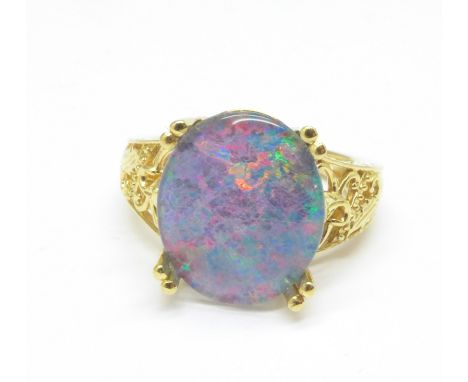 A silver gilt doublet opal ring, L 