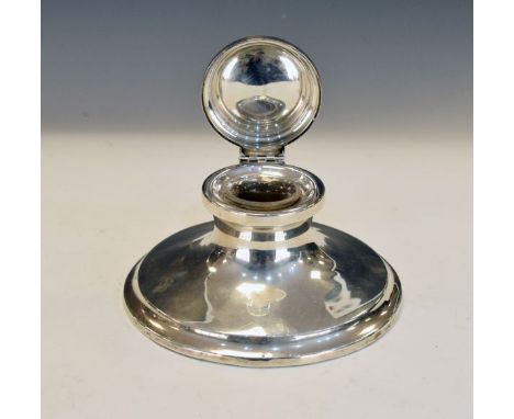 Large George V silver capstan inkwell, Chester 1920   Condition: 