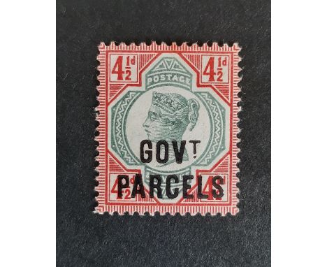 1891-1900 QV Govt Parcels SGO71 4½d green and carmine. A fine MM example with one light spot of perf toning on reverse. Cat £