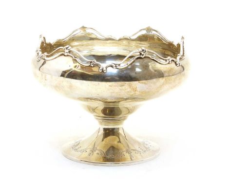 A George V silver pedestal bowl, maker's mark obscured, London 1912, the circular body with a pierced wavy rim, above a folia