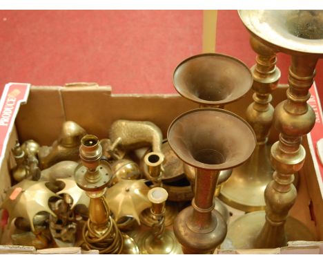 A box of miscellaneous brasswares to include a pair of eastern brass trumpet shaped vases, brass table lamp, various ornament