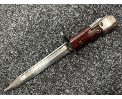 WW2 British No.7 Mk1 Land Service Bayonet / Fighting knife with fullered Bowie style blade 199mm in length. Red Composition g