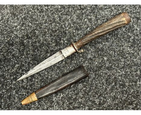 German Hunting Knife with 128mm long double edged blade. No makers mark. Red felt washer to blade. Horn grip with steel pomme