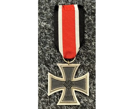 WW2 Third Reich Eisernes Kreuz 2 Klasse Iron Cross 2nd class 1939 complete with ribbon. No makers mark to ring. 