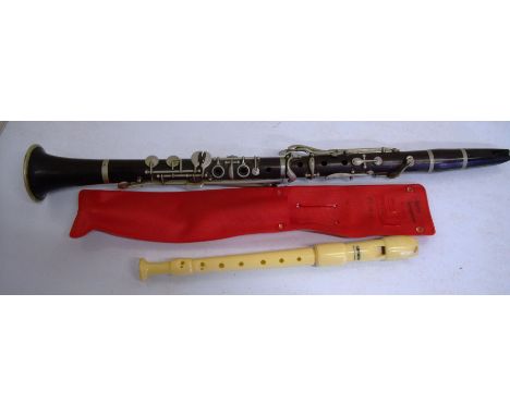 Two sectional Besson & Co of London clarinet marked 1926 and a Hohner recorder (2)