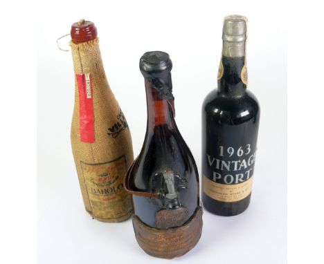 TWO BOTTLES OF CANTNE VILLADORIA RISERVA BAROLO, 1971 AND 1980 (with wax seals) TOGETHER WITH A BOTTLE OF GONZALEZ BYASS VINT