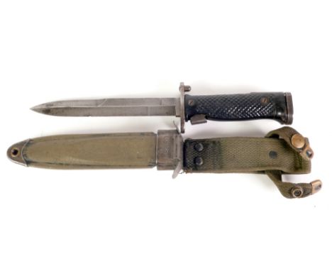 AMERICAN USM8 A1 KNIFE BAYONET, with single edge spear point blade, 6 3/4" (70cm) long, handle with chequered black plastic g