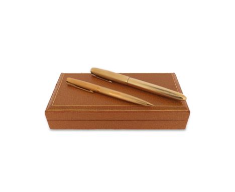 An 18ct gold Parker pen and pencil, Duette, with engine-turned decoration and London hallmarks for 1963, case