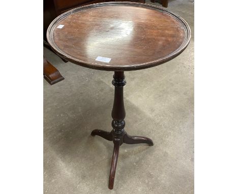 A Victorian mahogany circular tripod lamp table 